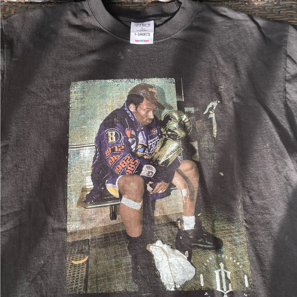 Kobe Bryant "Championship" T-Shirt Large